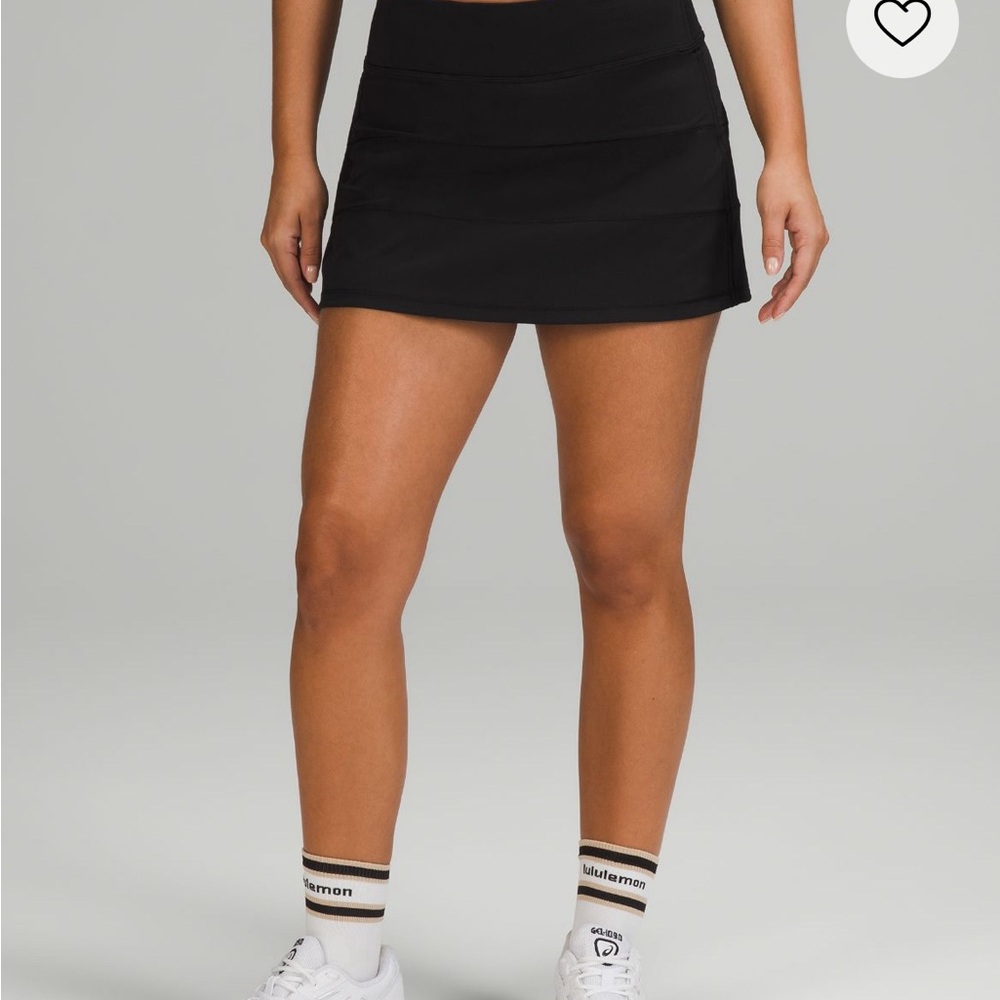 Lulu lemon black skirt size 4 in great shape only worn twice.